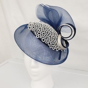 🆕️blue white spotted fascinator
